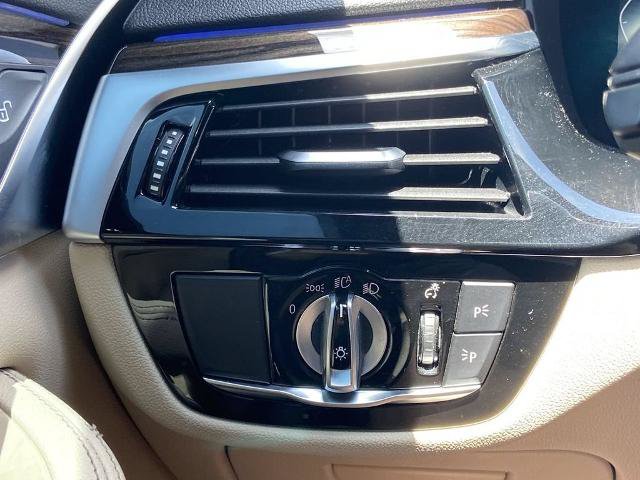 Used 2022 BMW 530i RWD image 14