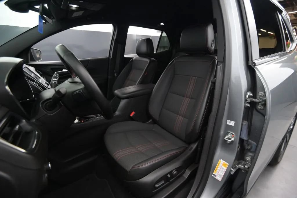 Used 2023 Chevrolet Equinox RS AWD/4WD image 39