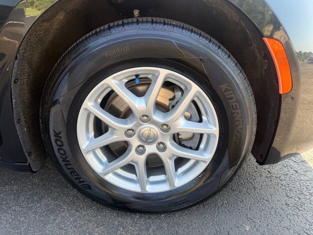 Used 2020 Chrysler Pacifica Touring w/ Advanced Safetytec Group FWD image 55