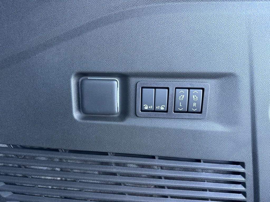 New 2026 GMC Yukon XL Elevation w/ LPO, Elevation Black Package image 33