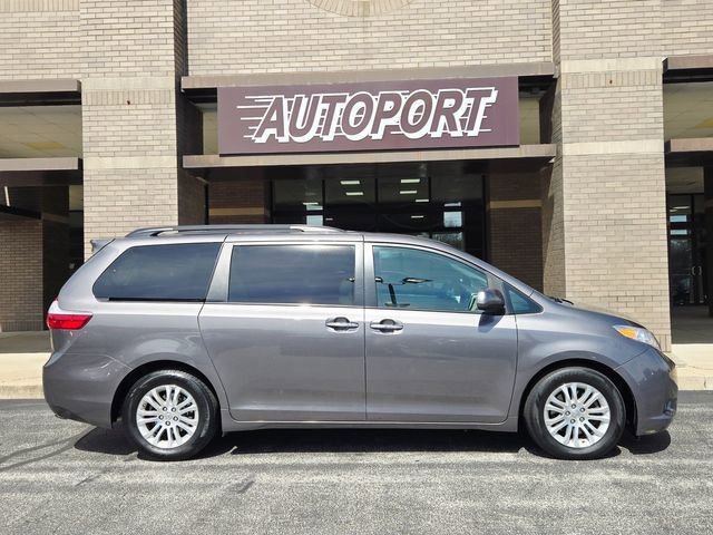 Used 2017 Toyota Sienna XLE FWD image 4