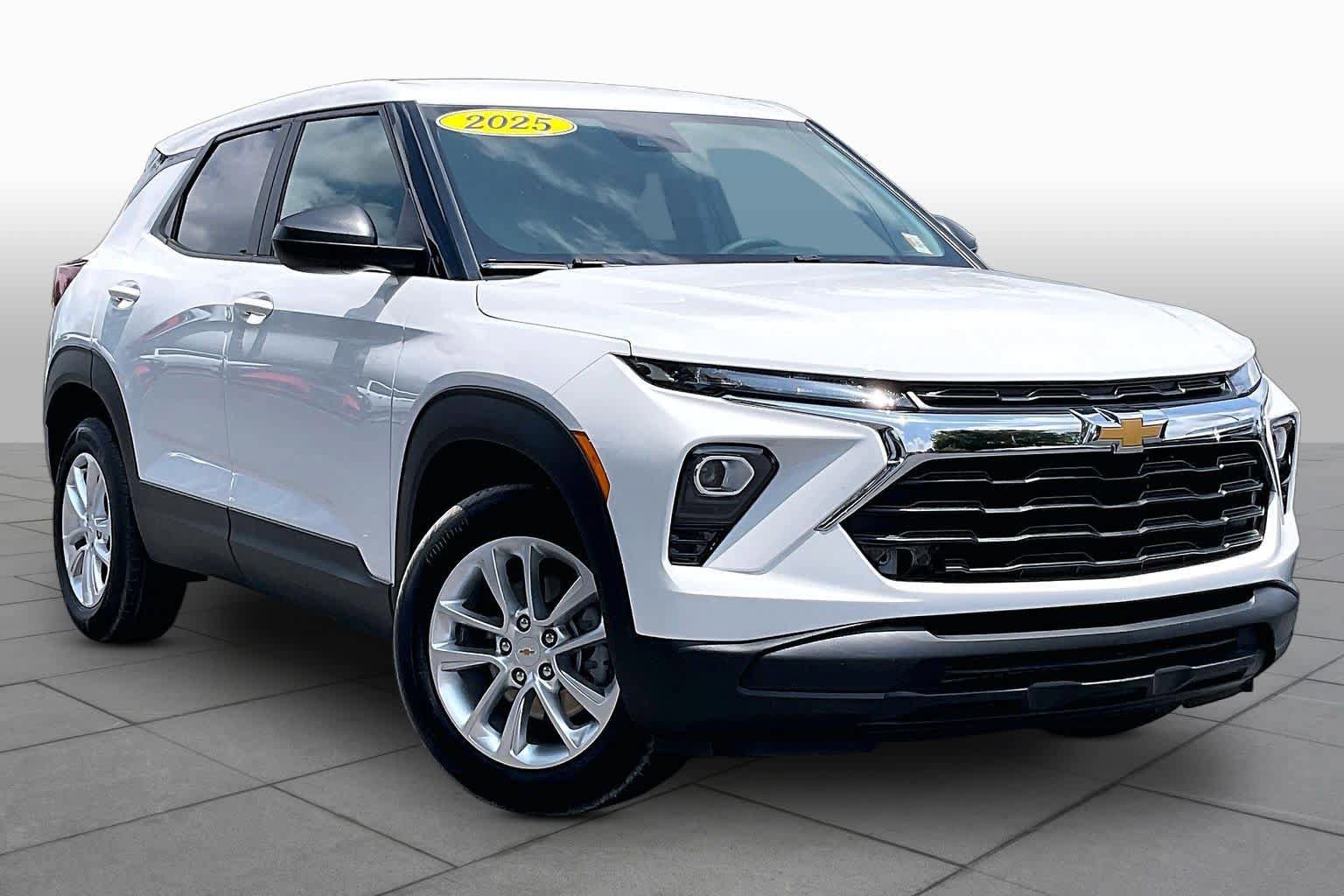 Certified 2025 Chevrolet TrailBlazer LS w/ LS Convenience Package FWD image 3