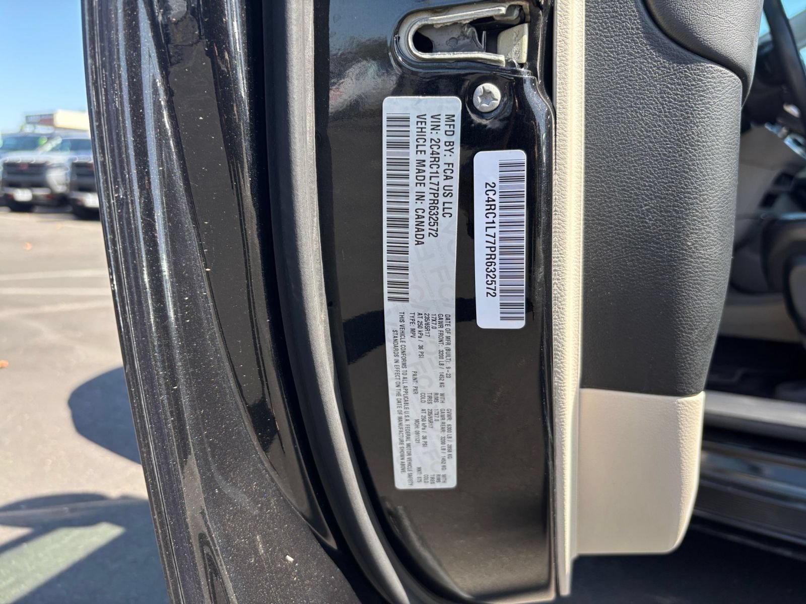 Used 2023 Chrysler Pacifica Touring-L FWD image 31