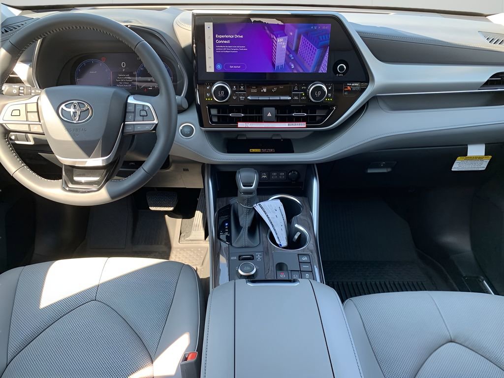 New 2025 Toyota Highlander Platinum image 15