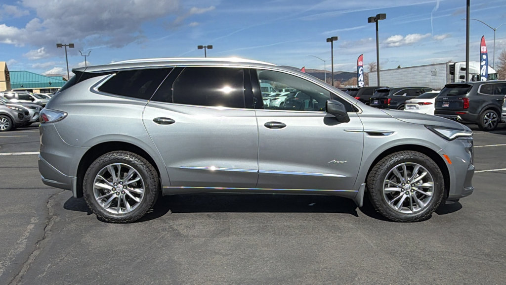 Used 2023 Buick Enclave Avenir w/ Avenir Technology Package image 2