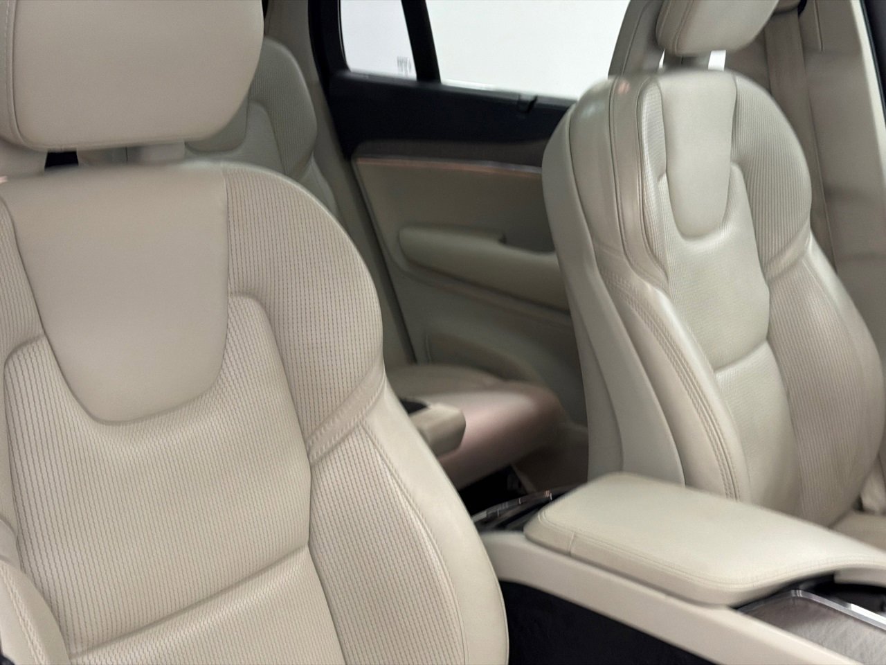 Used 2021 Volvo XC90 T6 Inscription w/ Protection Package Premier image 11