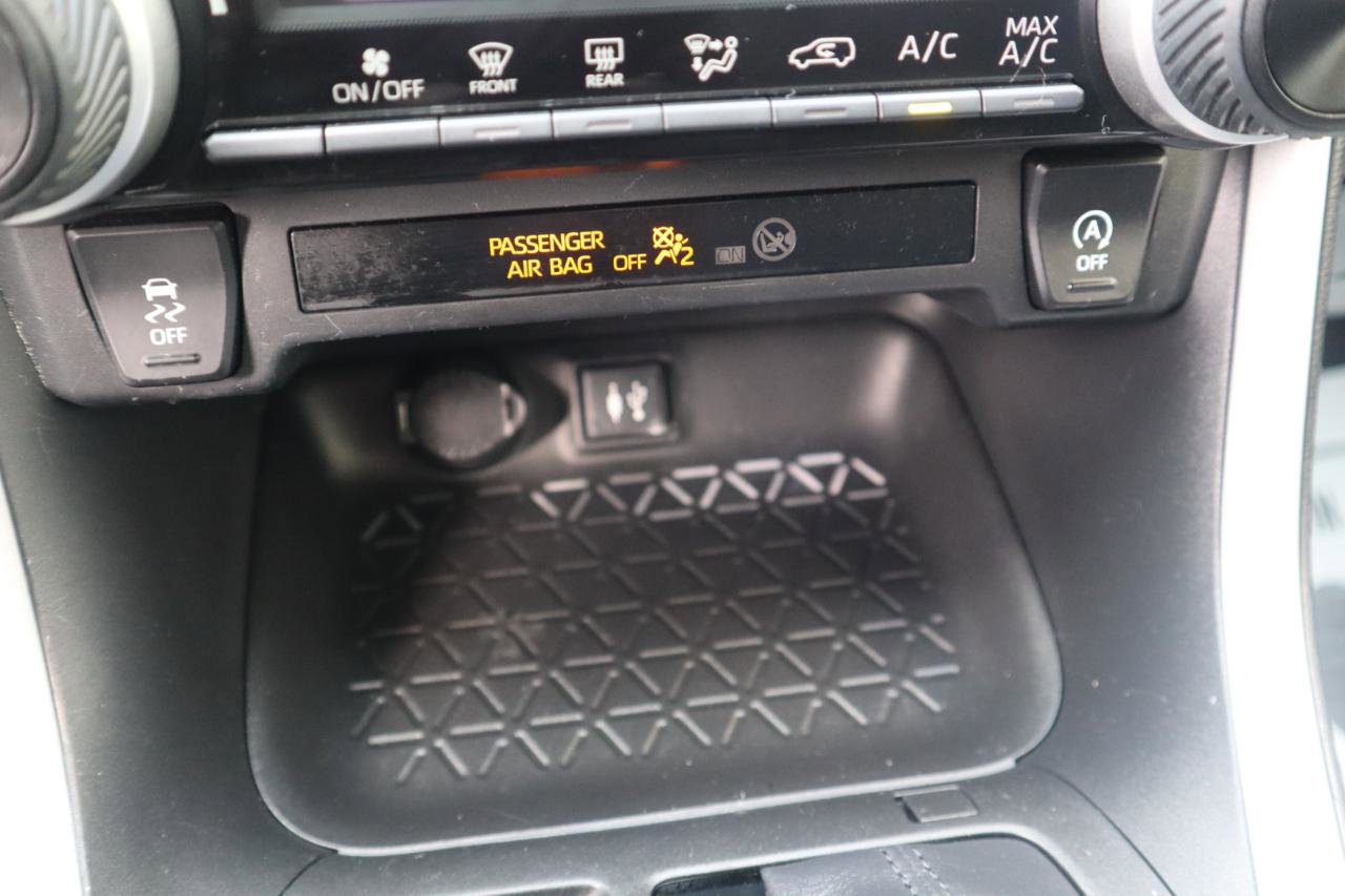 Used 2019 Toyota RAV4 LE w/ All Weather Liner Package AWD/4WD image 72