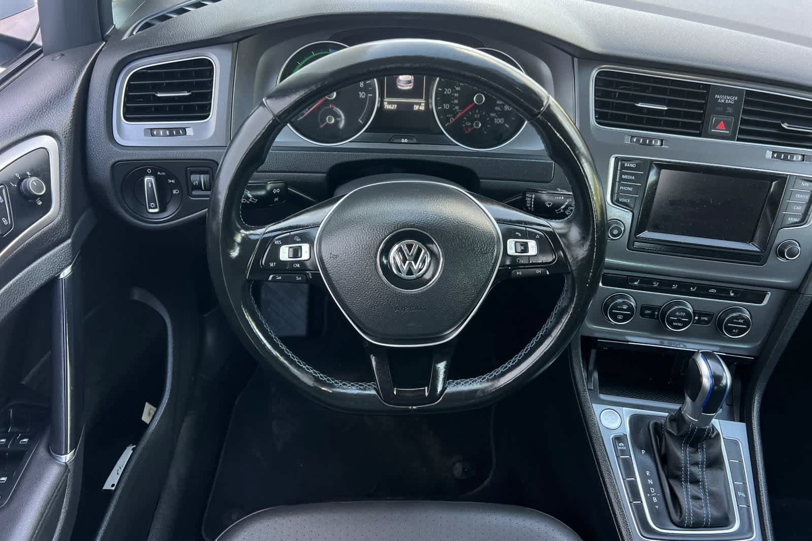 Used 2015 Volkswagen e-Golf SEL Premium FWD image 16