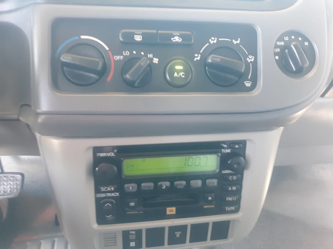 Used 2003 Toyota Sienna LE FWD image 23