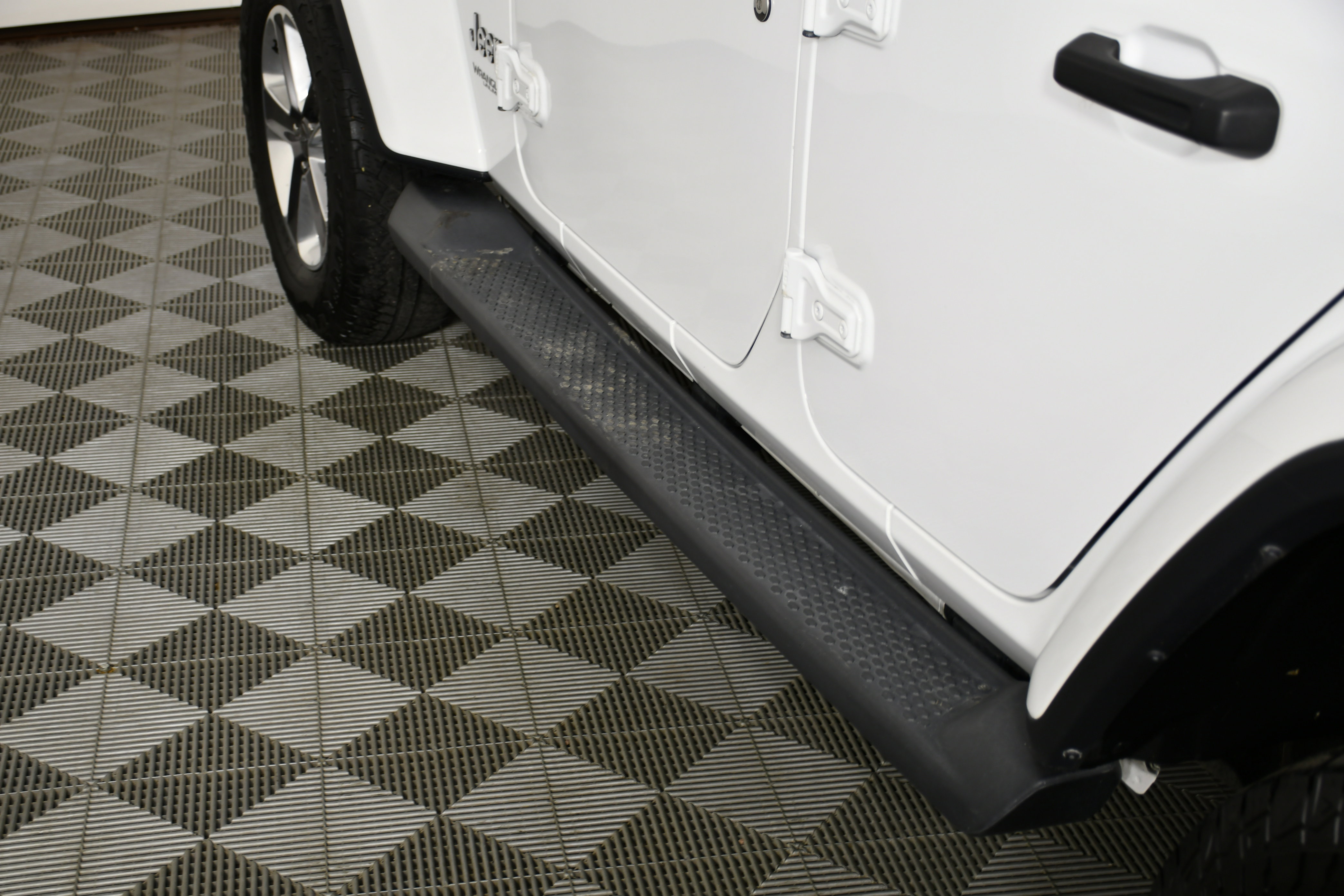 Used 2019 Jeep Wrangler Unlimited Sahara image 17