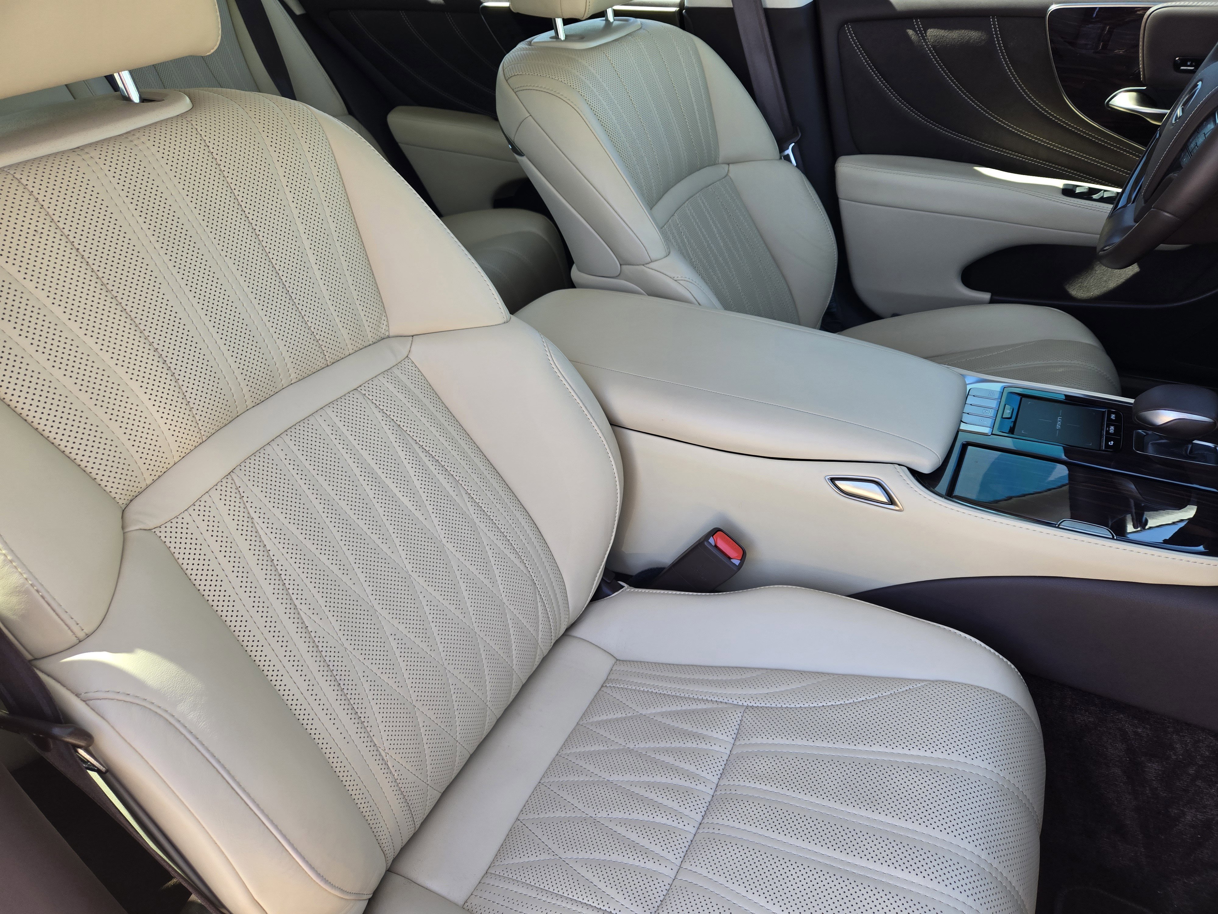 Used 2020 Lexus LS 500 w/ Interior Upgrade Package image 8