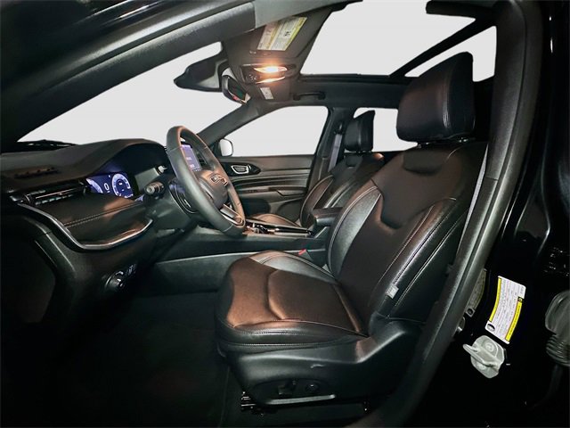 Used 2024 Jeep Compass Limited w/ High Altitude Package image 17