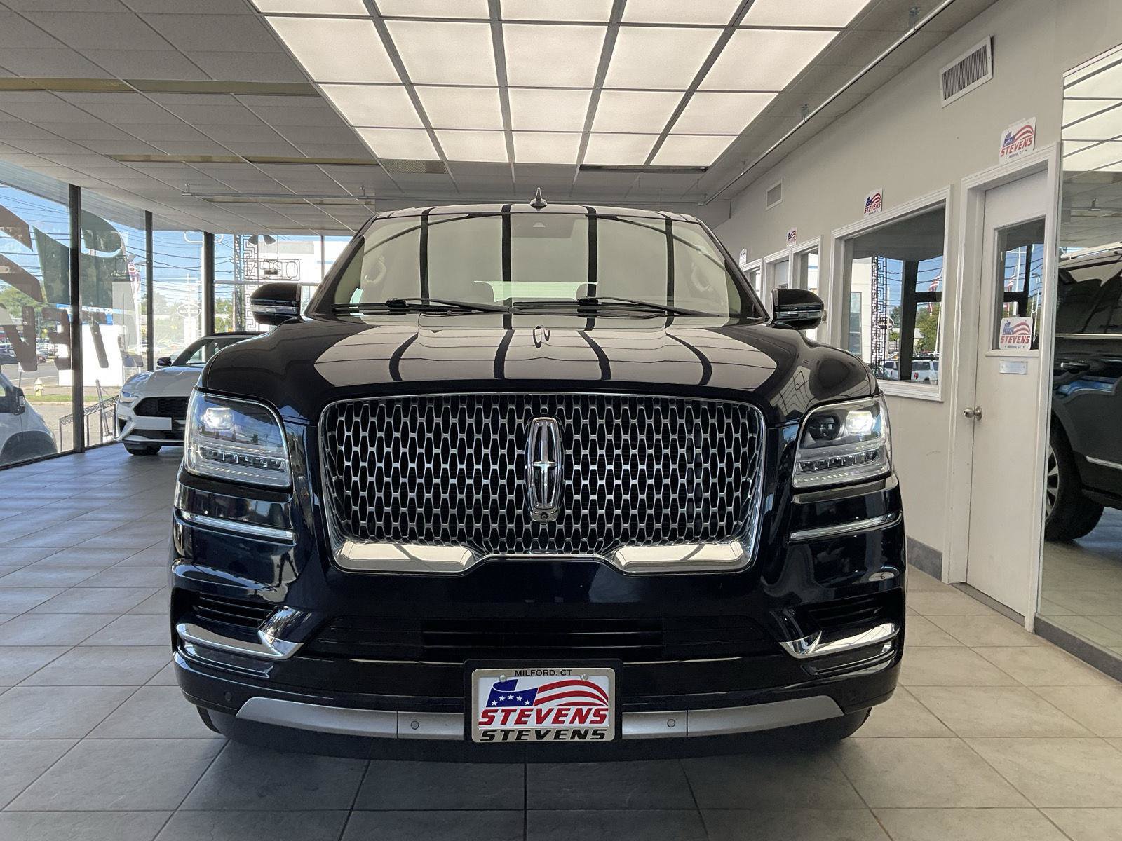 Used 2021 Lincoln Navigator Reserve AWD/4WD image 2
