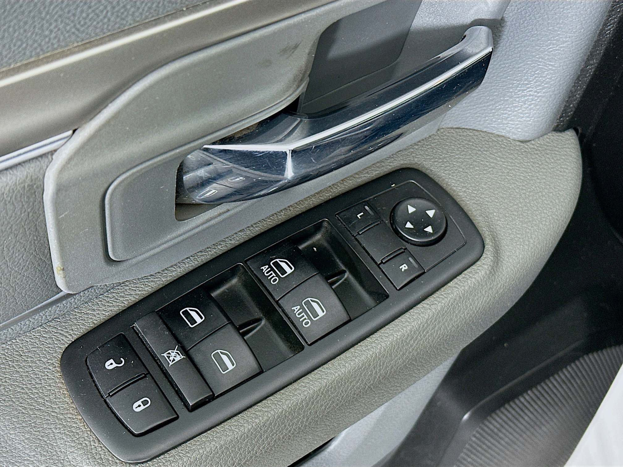 Used 2019 RAM 1500 Classic SLT image 15