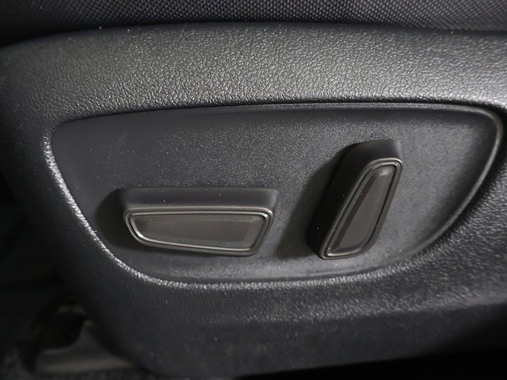 Used 2024 Toyota Highlander LE AWD/4WD image 31