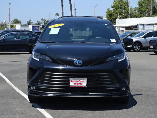 Certified 2025 Toyota Sienna XLE Woodland Edition AWD/4WD image 3