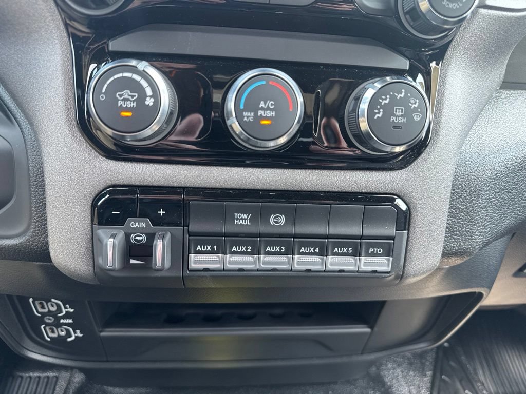 New 2026 RAM 5500 Tradesman w/ Chrome Appearance Group AWD/4WD image 31
