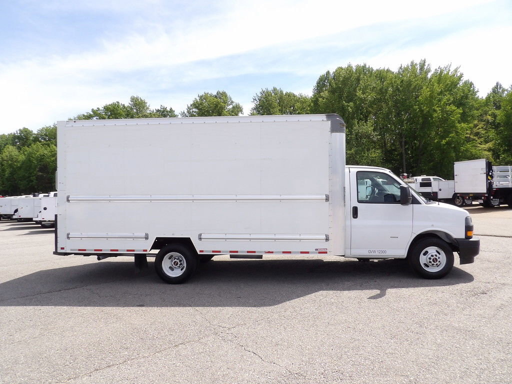 Used 2021 GMC Savana 3500 Extended w/ Power Convenience Package RWD image 9
