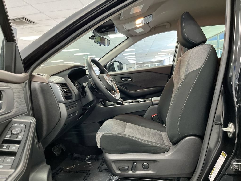 Used 2023 Nissan Rogue SV AWD/4WD image 14