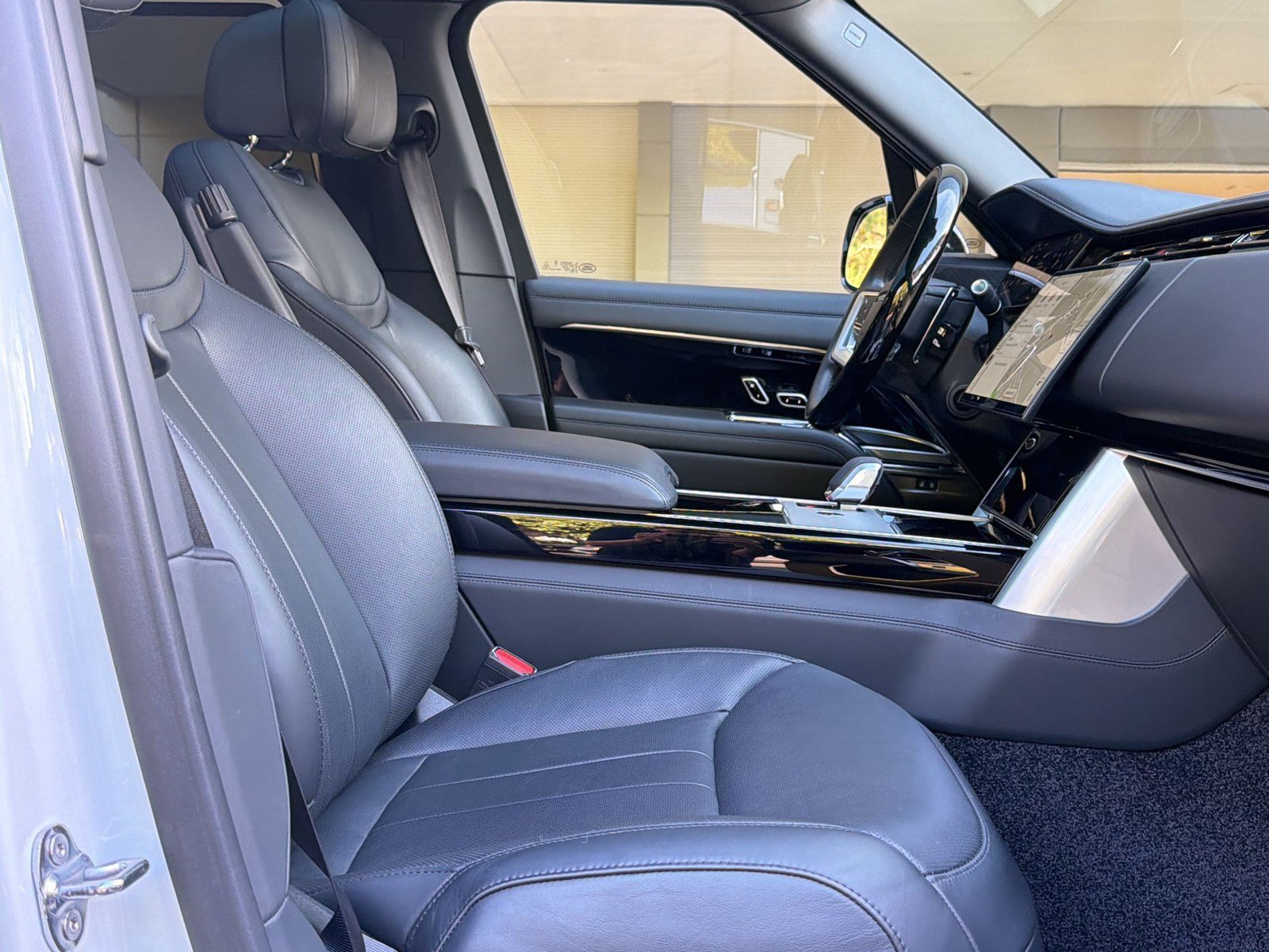 Certified 2025 Land Rover Range Rover Autobiography AWD/4WD image 31