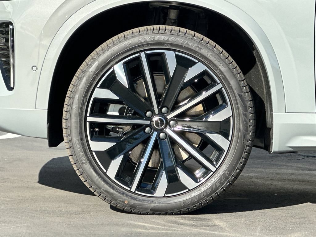 New 2026 Volvo XC90 T8 Plus w/ Protection Package Premier AWD/4WD image 26