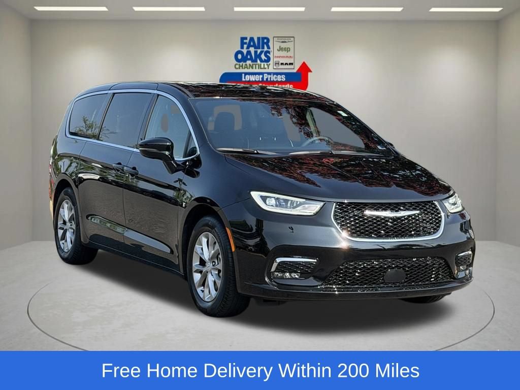 Used 2026 Chrysler Pacifica Limited FWD image 1