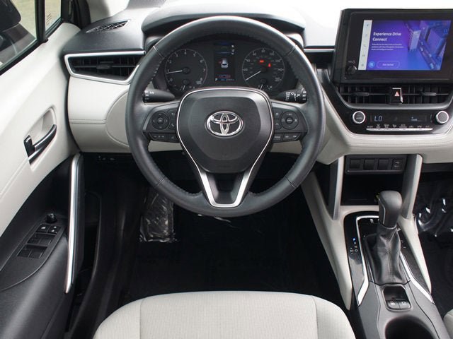 Used 2023 Toyota Corolla Cross LE FWD image 5