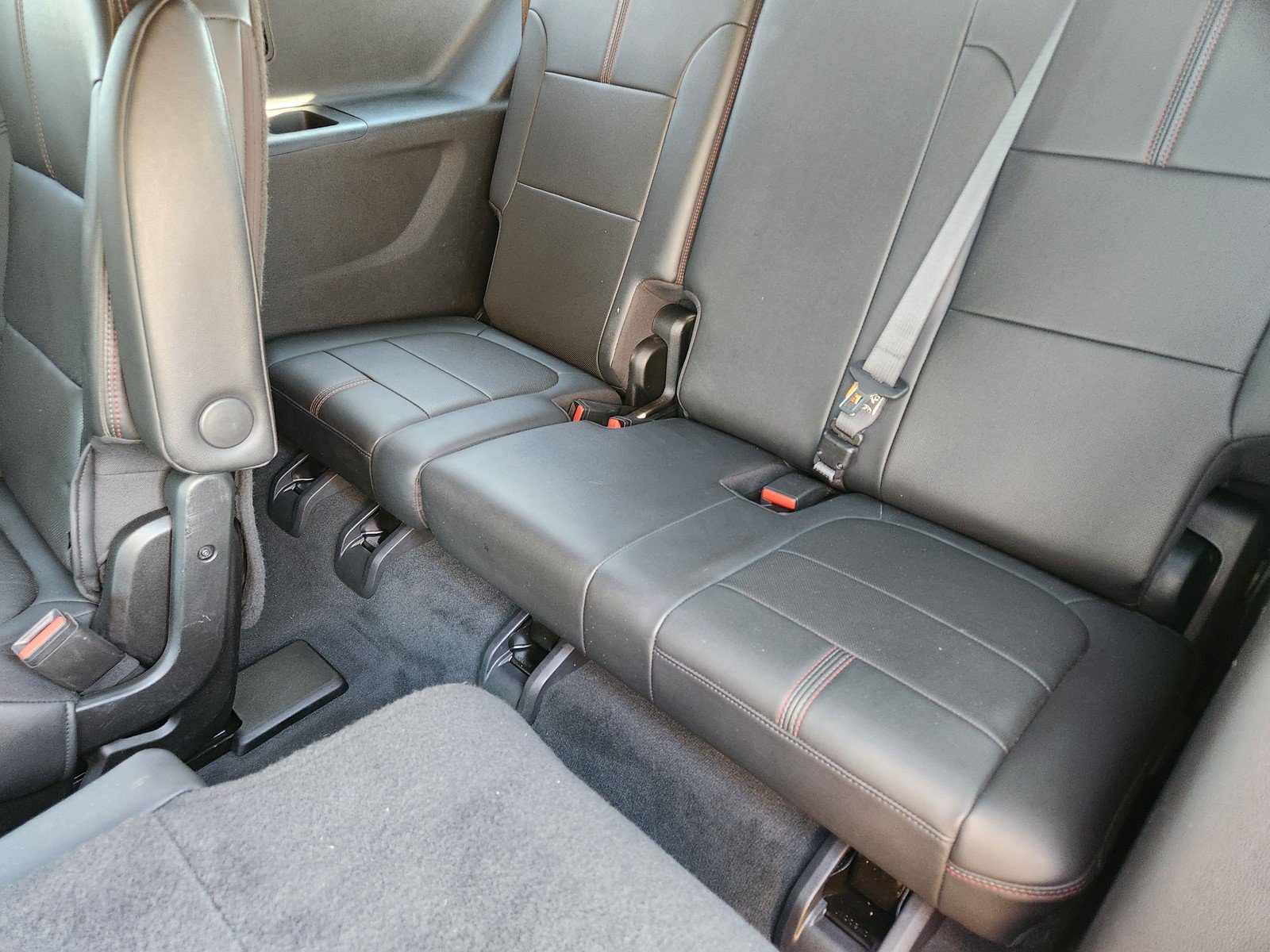 Used 2022 Chevrolet Traverse RS FWD image 13