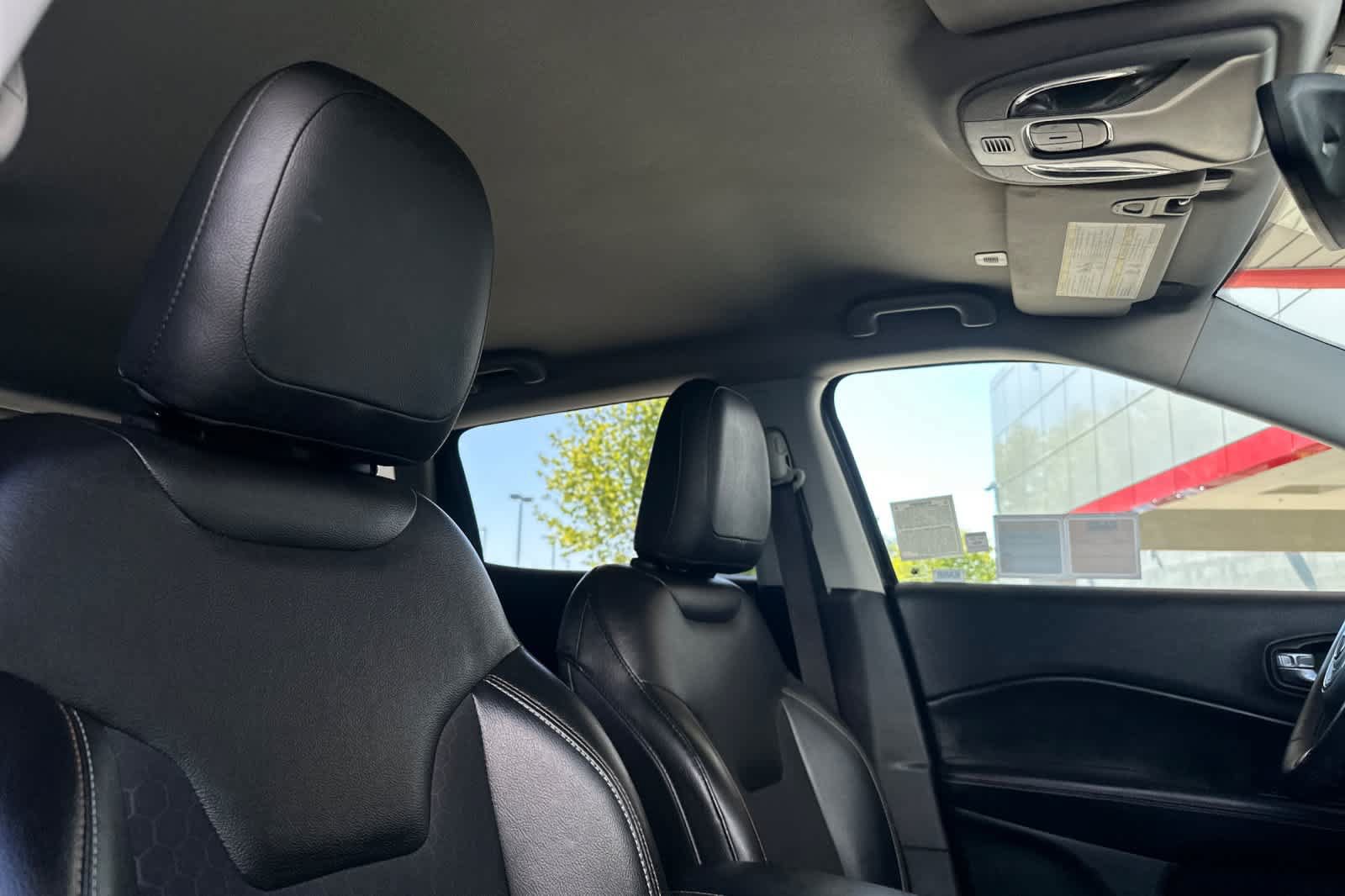 Used 2018 Jeep Compass Latitude w/ Popular Equipment Group FWD image 18