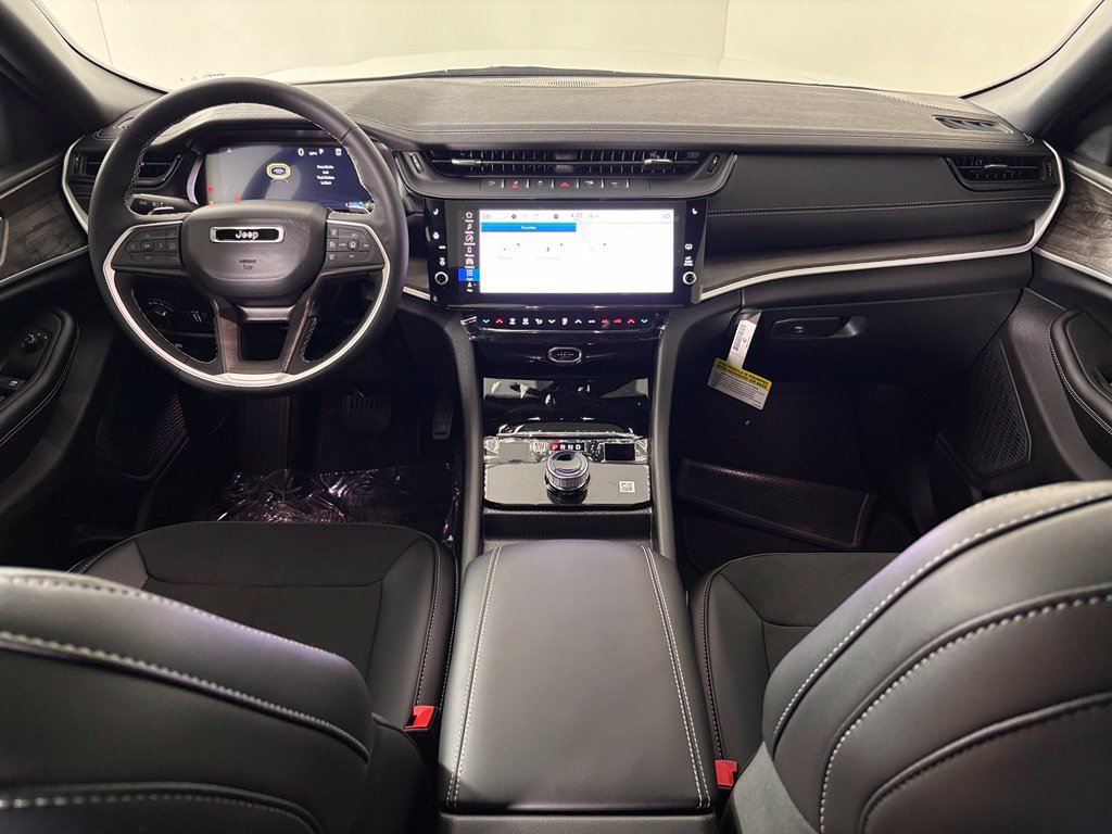 New 2026 Jeep Grand Cherokee Altitude RWD image 32