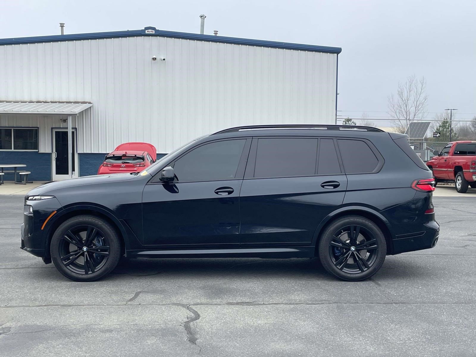 Used 2024 BMW X7 xDrive40i w/ Executive Package image 4