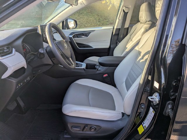 Used 2022 Toyota RAV4 XLE Premium FWD image 21