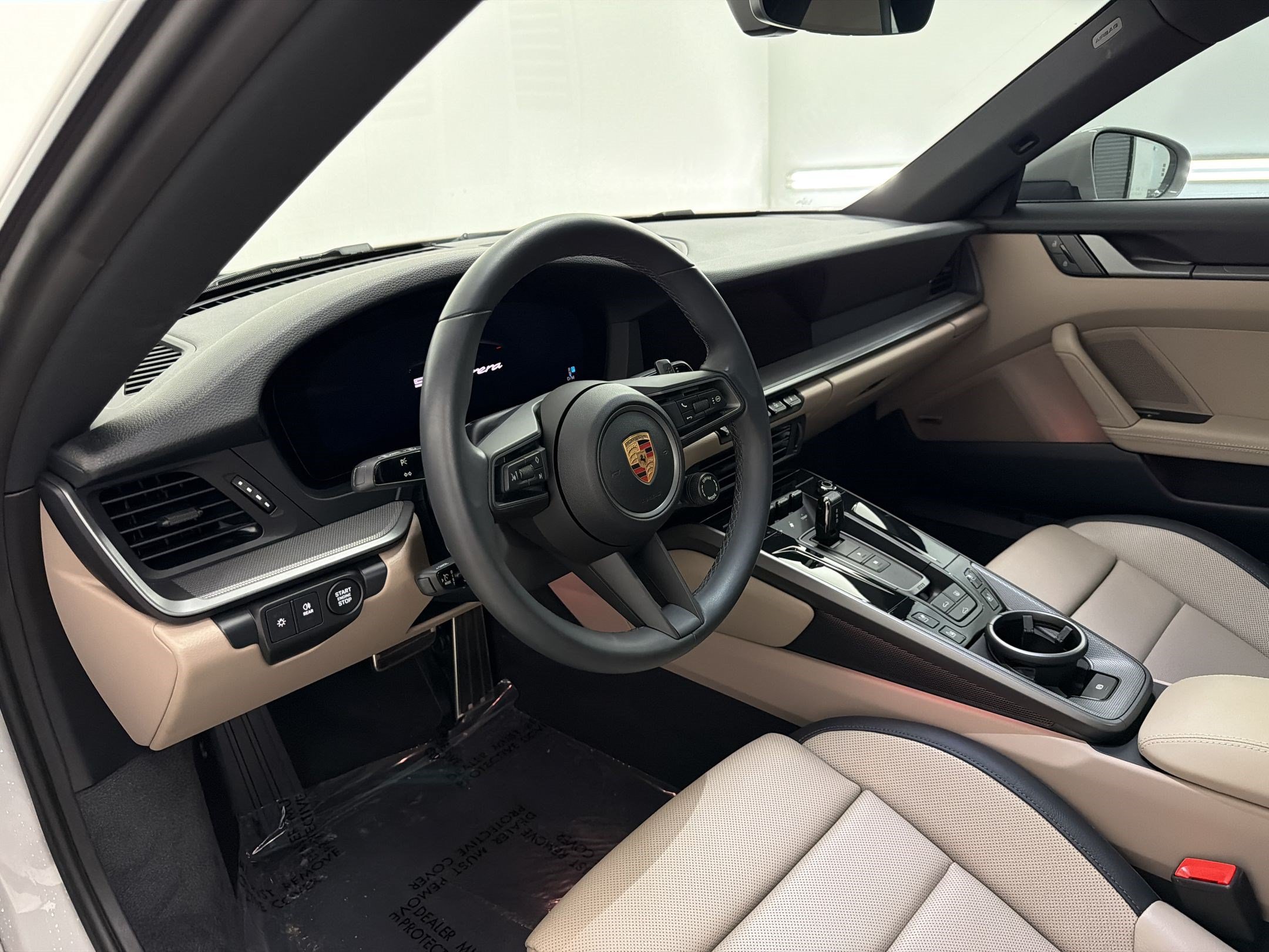 Certified 2025 Porsche 911 Carrera RWD image 4
