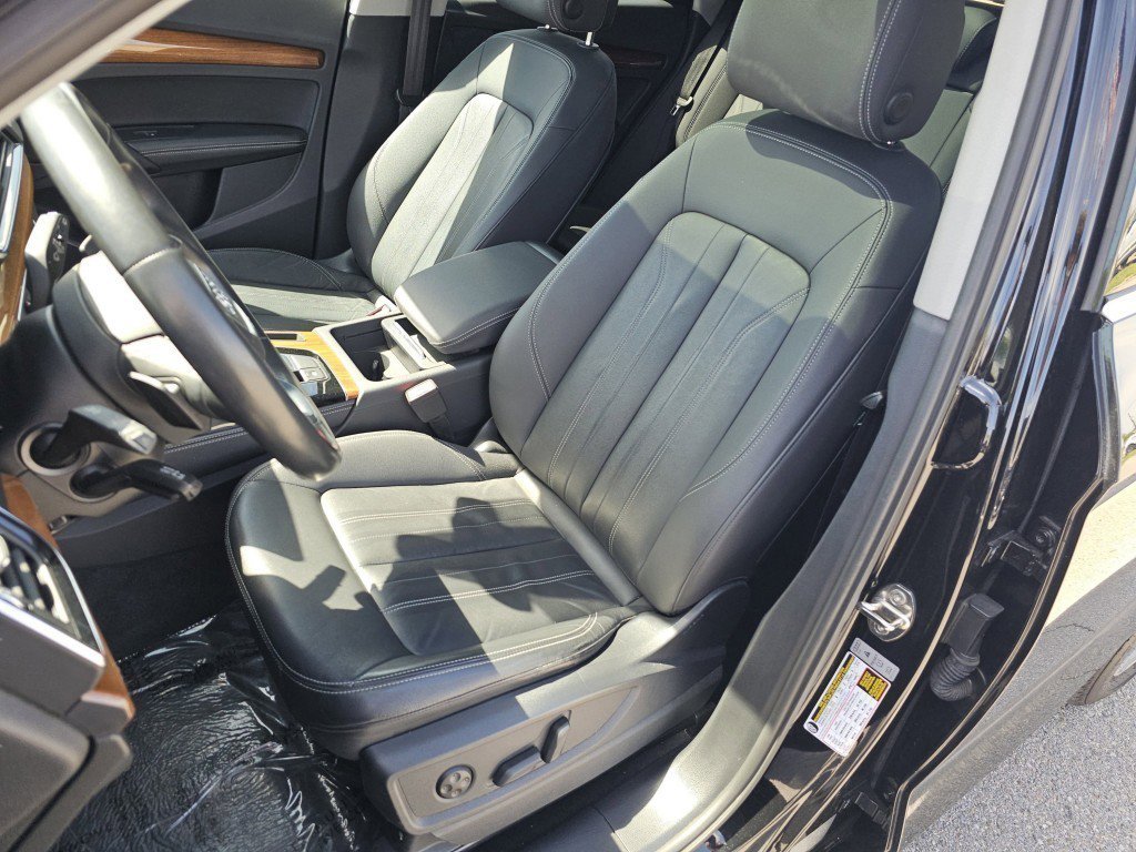 Used 2022 Audi Q5 2.0T Premium Plus w/ Premium Plus Package AWD/4WD image 6
