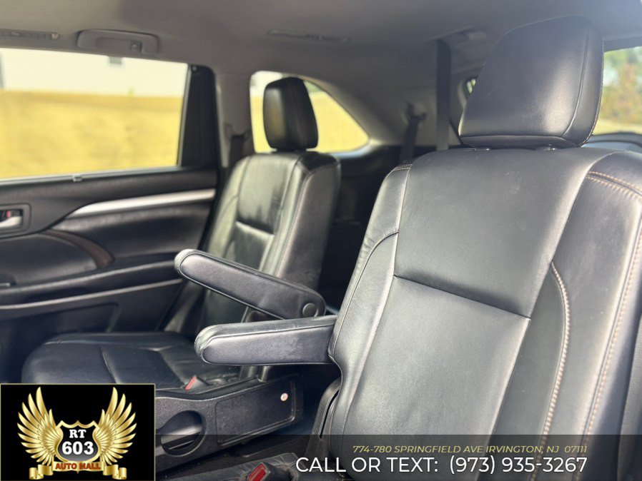 Used 2017 Toyota Highlander XLE AWD/4WD image 9