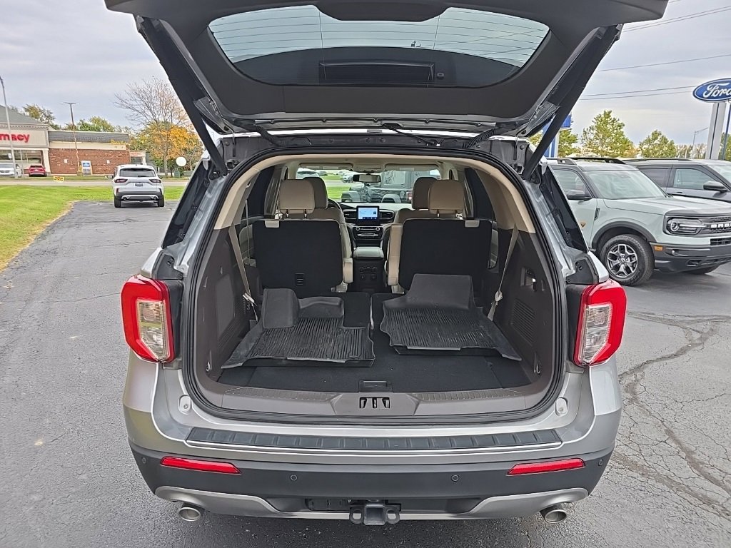 Used 2023 Ford Explorer Platinum w/ Class IV Trailer Tow Package image 21