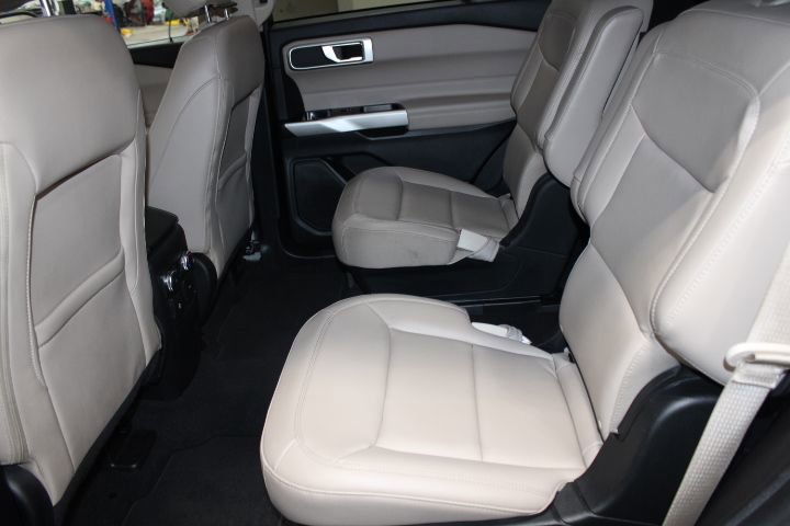 Used 2022 Ford Explorer XLT w/ Equipment Group 202A image 19