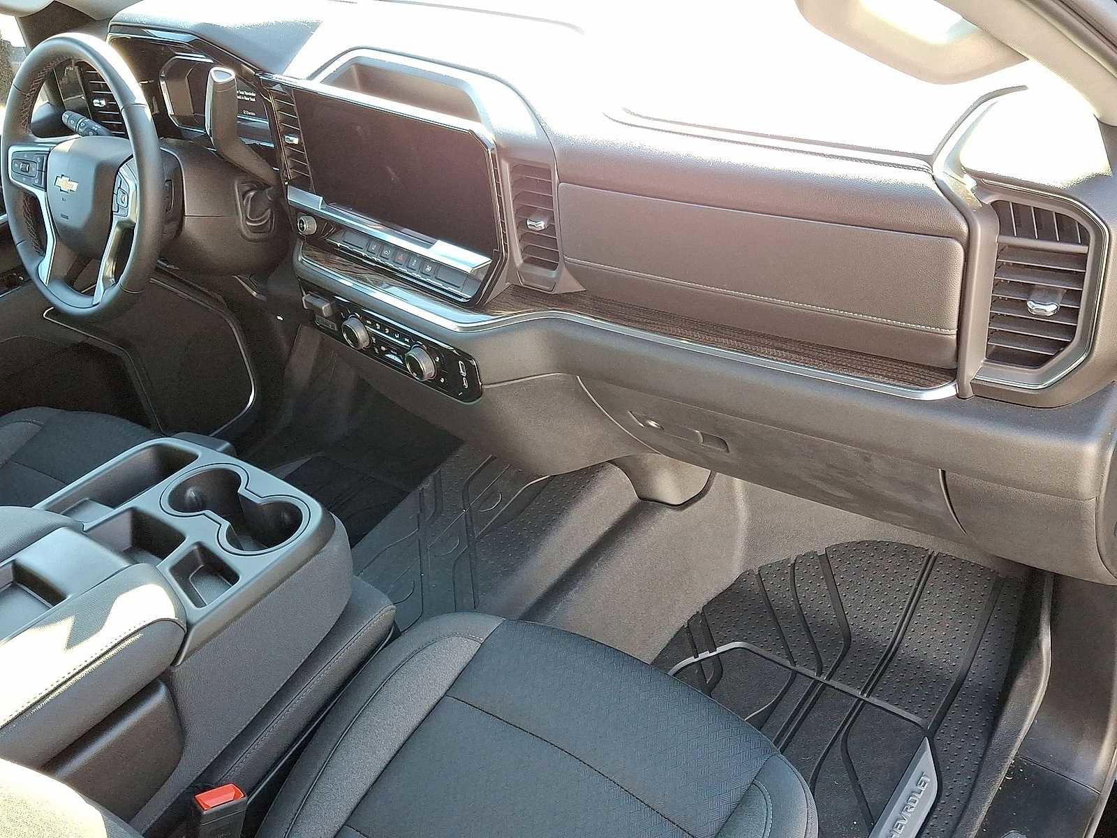 Used 2025 Chevrolet Silverado 2500 LT w/ Convenience Package image 34