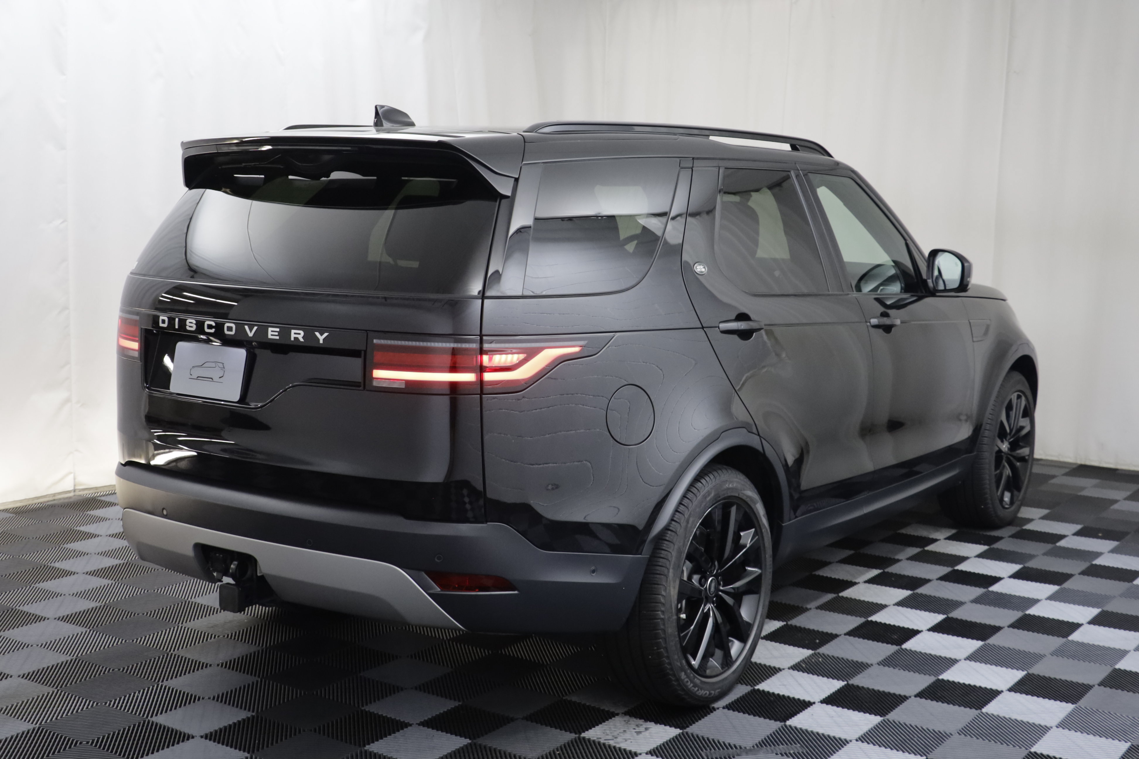 Certified 2026 Land Rover Discovery S AWD/4WD image 20