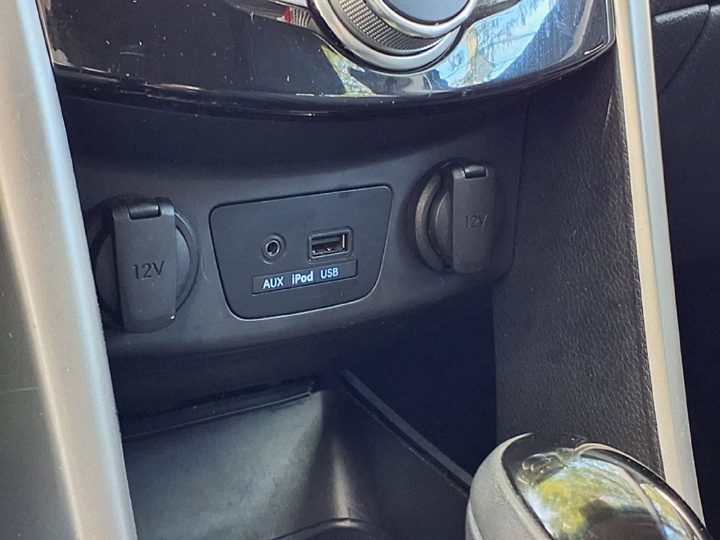 Used 2014 Hyundai Elantra GT FWD image 9