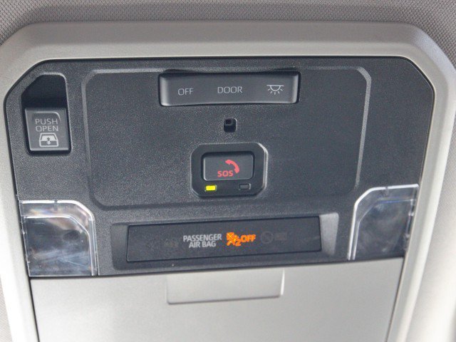 Used 2022 Toyota Tundra SR5 w/ SR5 Convenience Package AWD/4WD image 27