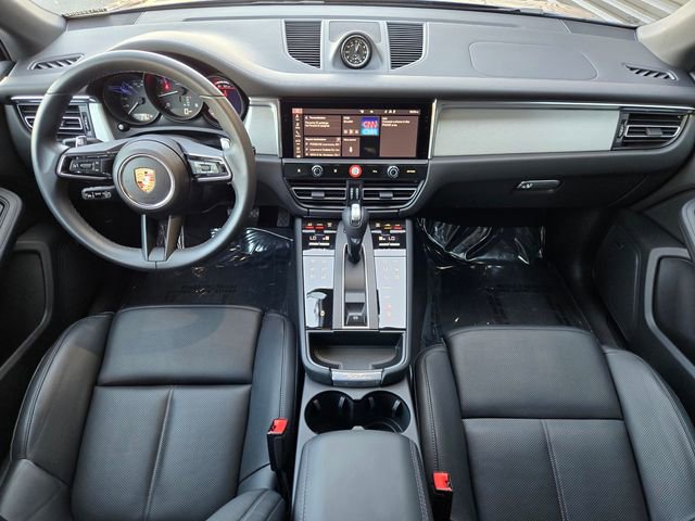Used 2025 Porsche Macan image 13