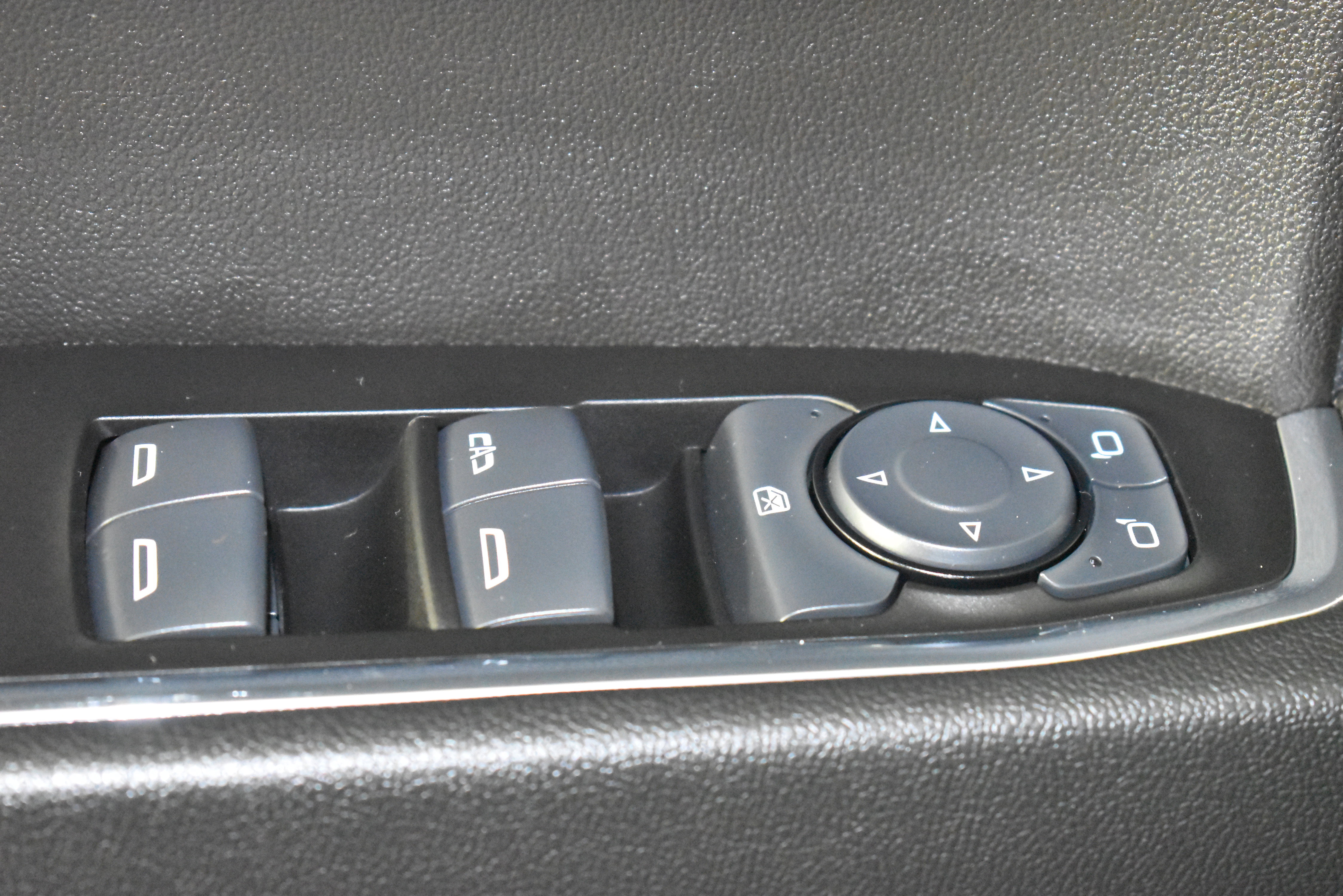 Used 2025 Chevrolet Silverado 1500 LT image 37