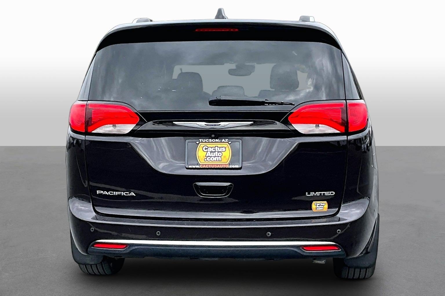 Used 2019 Chrysler Pacifica Limited w/ Advanced Safetytec Group FWD image 4