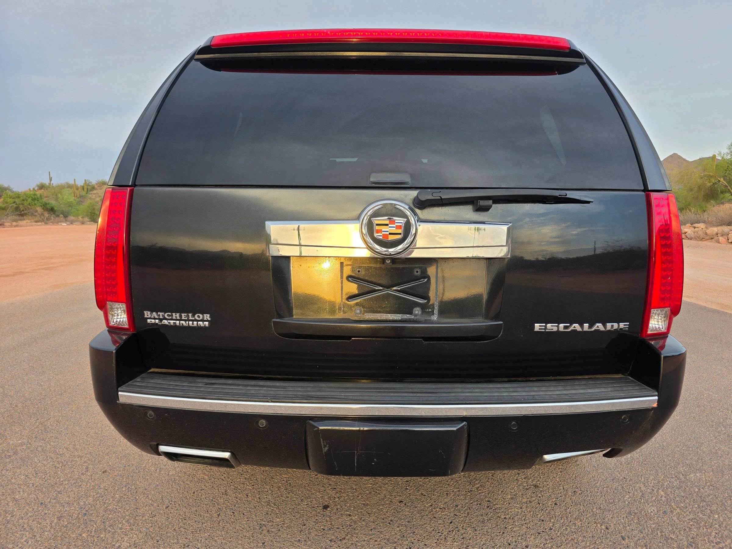 Used 2013 Cadillac Escalade Platinum AWD/4WD image 4