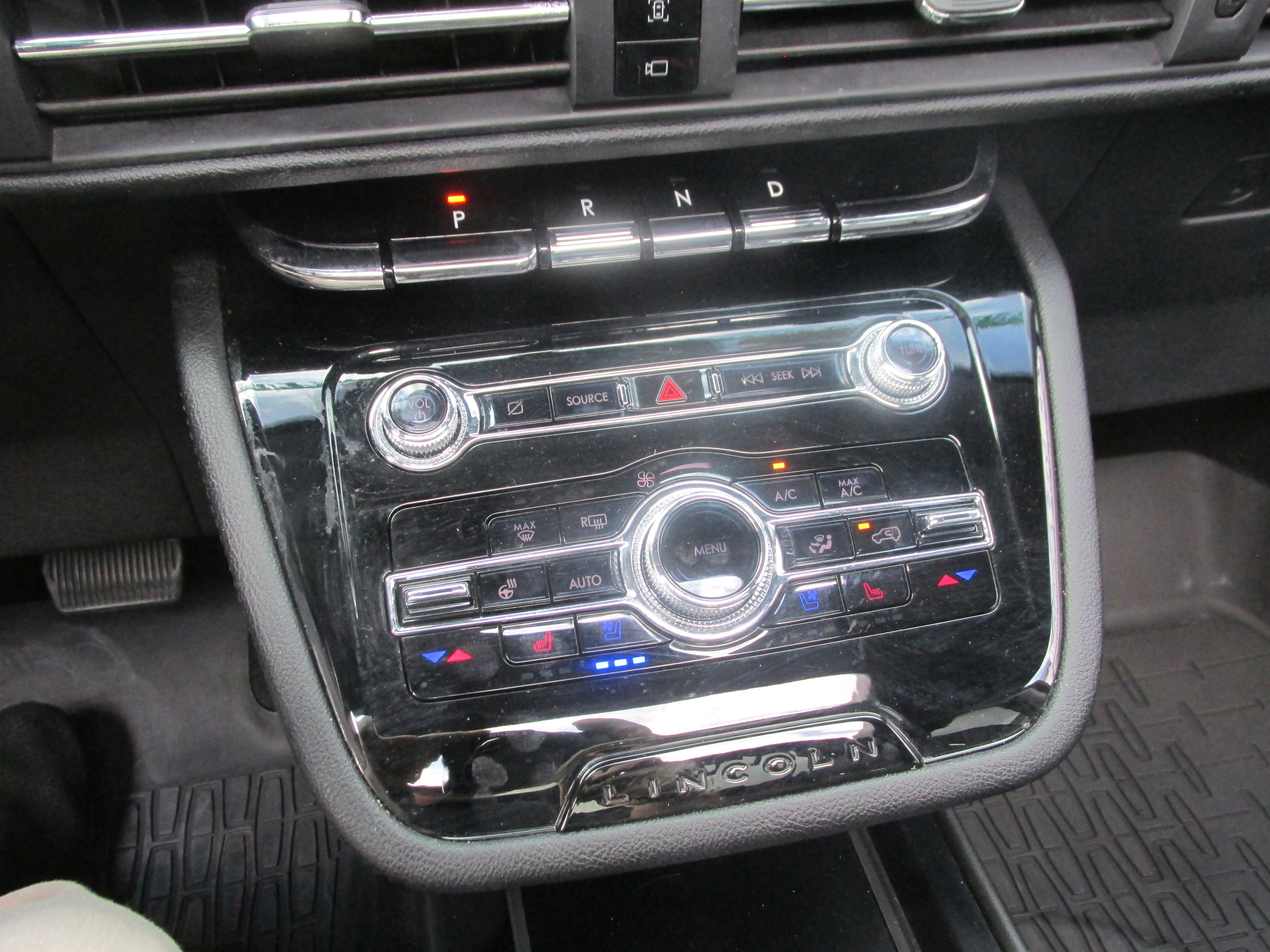 Used 2022 Lincoln Corsair AWD w/ Premium Package image 40