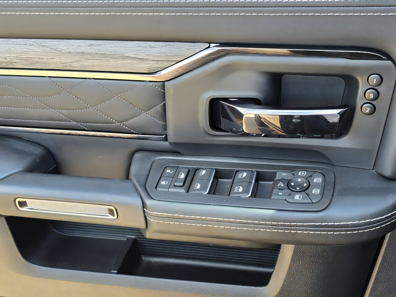 New 2025 RAM 2500 Limited image 12