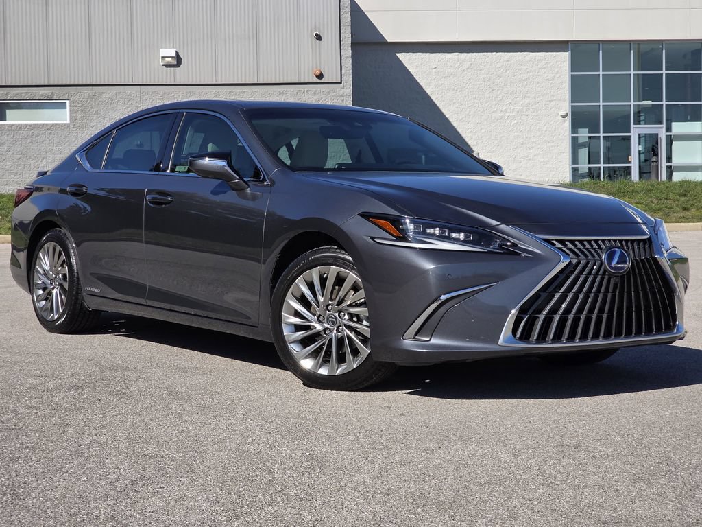 Certified 2022 Lexus ES 300h Ultra Luxury w/ Accessory Package 2 FWD image 38