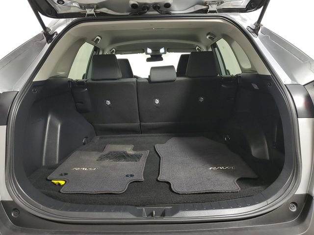 Used 2021 Toyota RAV4 LE image 10