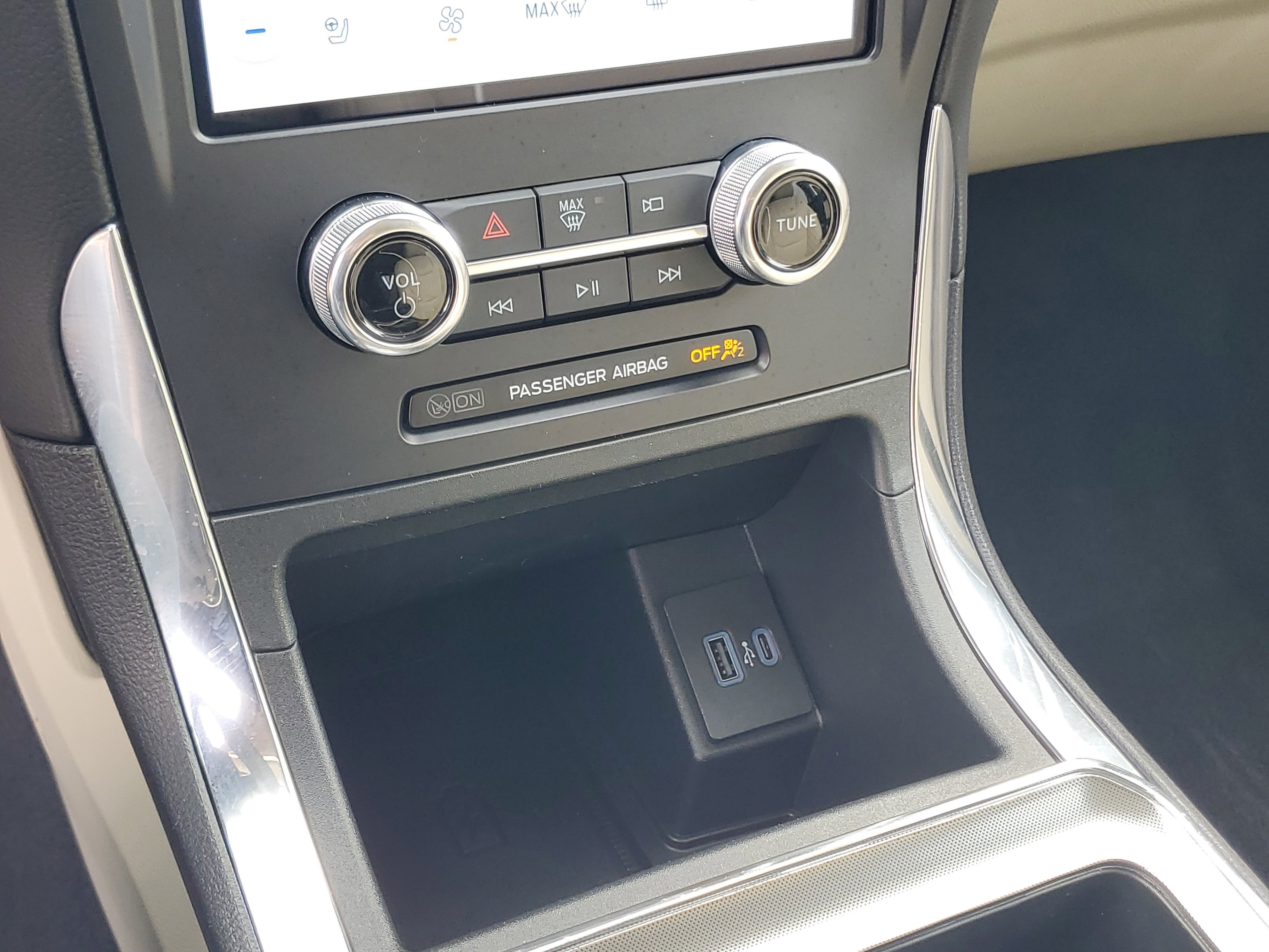 Used 2024 Ford Edge Titanium w/ Equipment Group 301A image 19